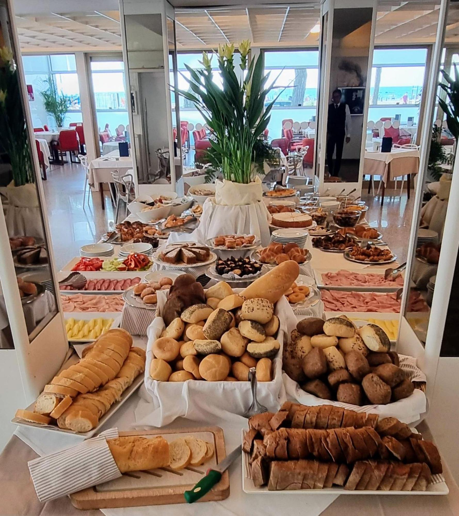 ליגננו סביאדורו Hotel Bristol מראה חיצוני תמונה