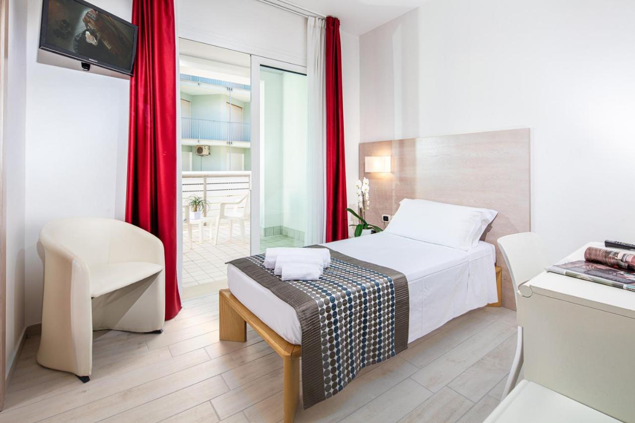 ליגננו סביאדורו Hotel Bristol חדר תמונה